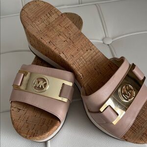 Michael Kors Warren platform slide sandals Gold Accents size 9